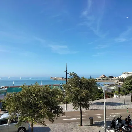 アパート Confortable Face A La Plage, Sables-d'olonne - Fr-1-331-196 レ・サ​​ーブル・ドロンヌ